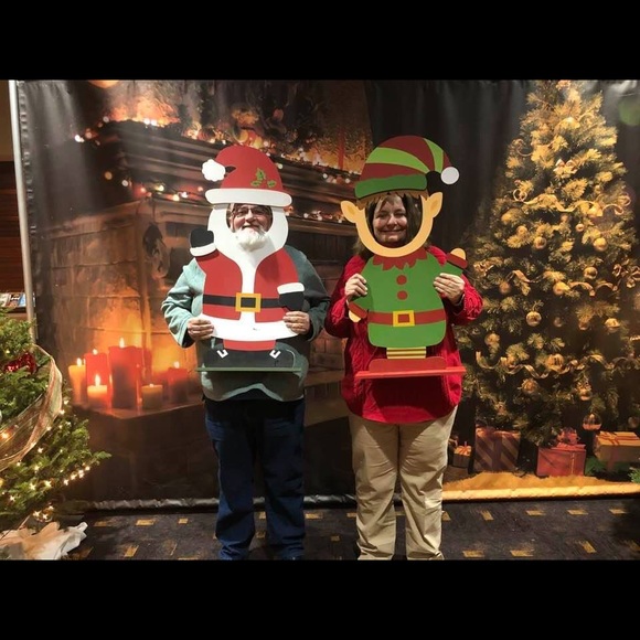 Meet your Poshers , Ray & Sue - Picture 3 of 17